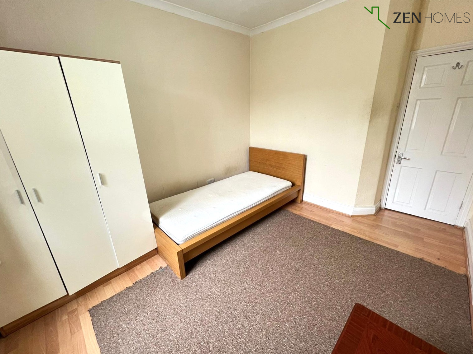 Room Dongola Road in Greater London