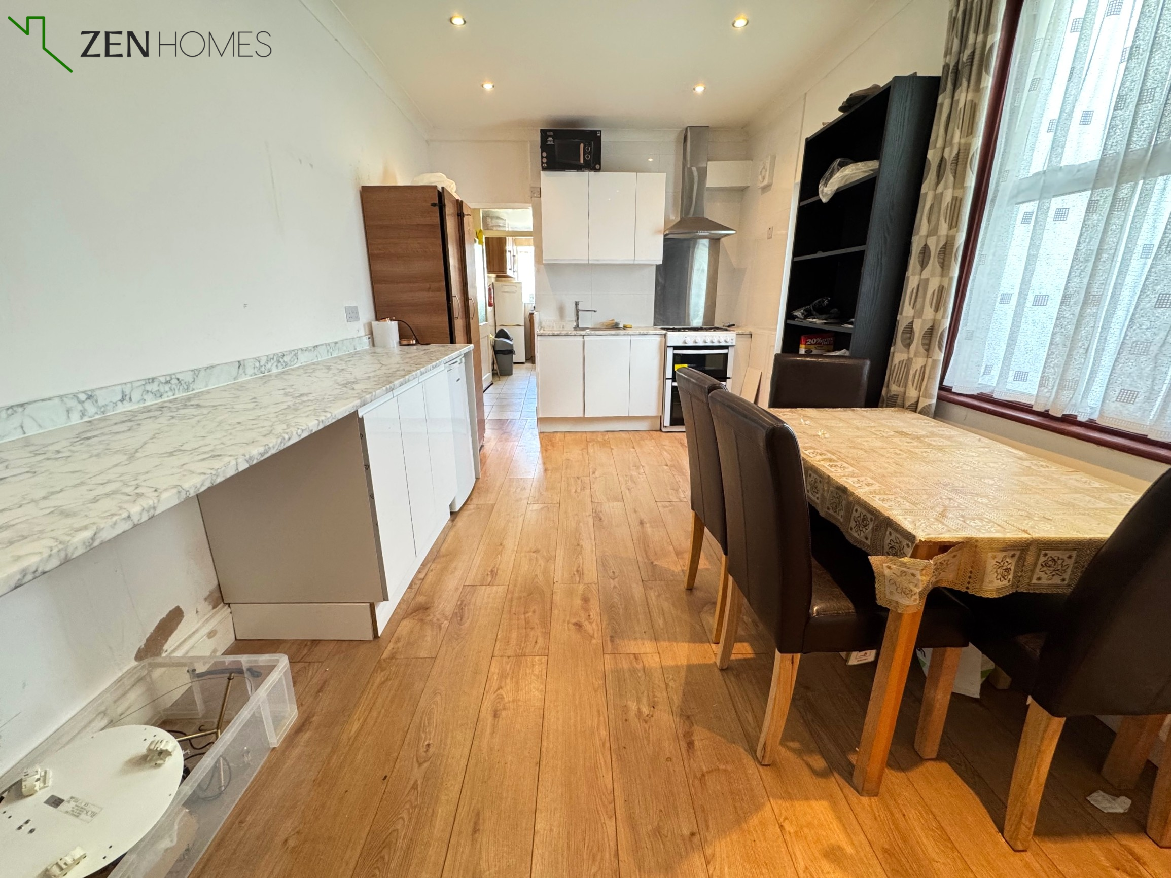 Room Dongola Road in Greater London