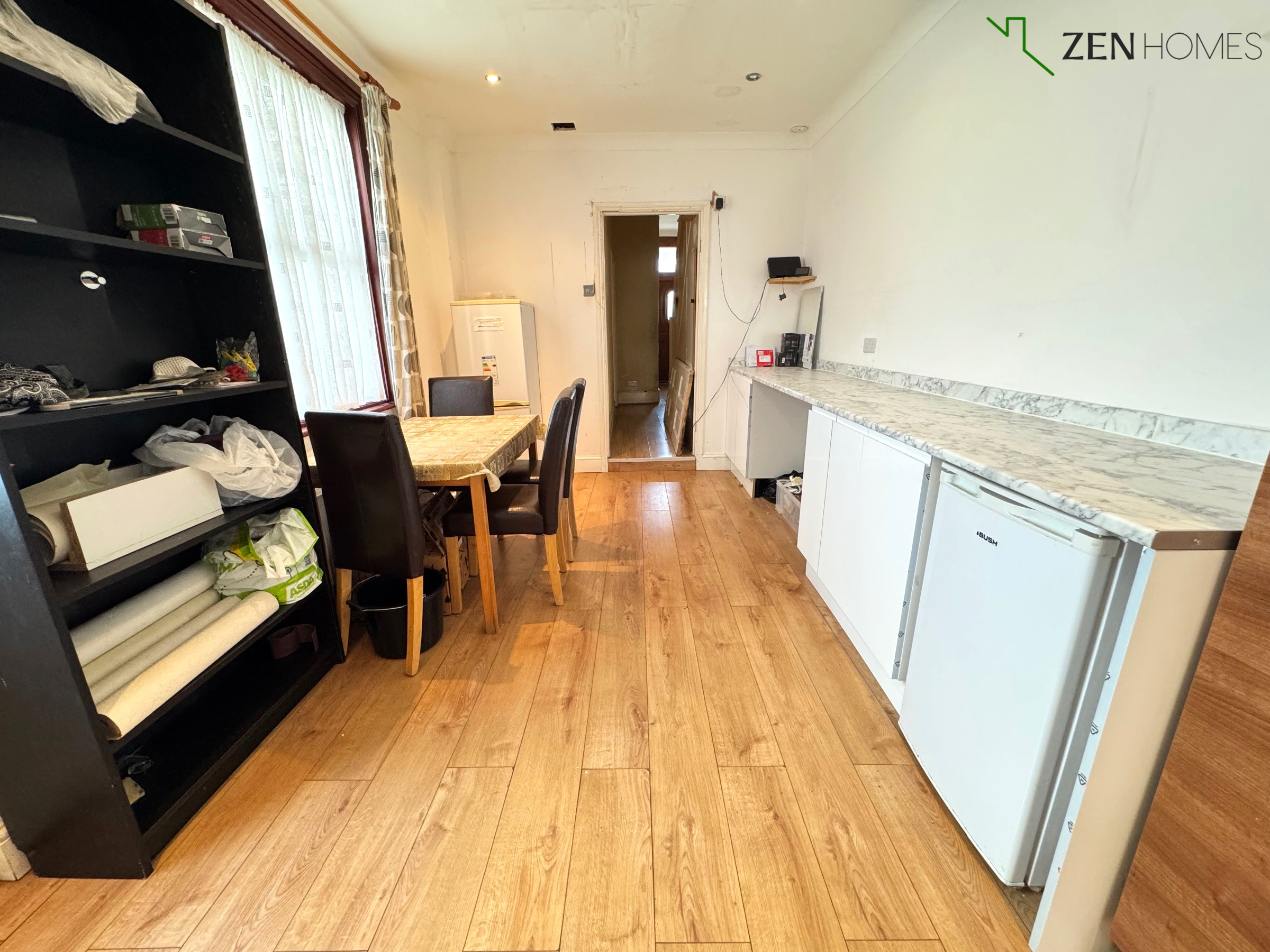 Room Dongola Road in Greater London