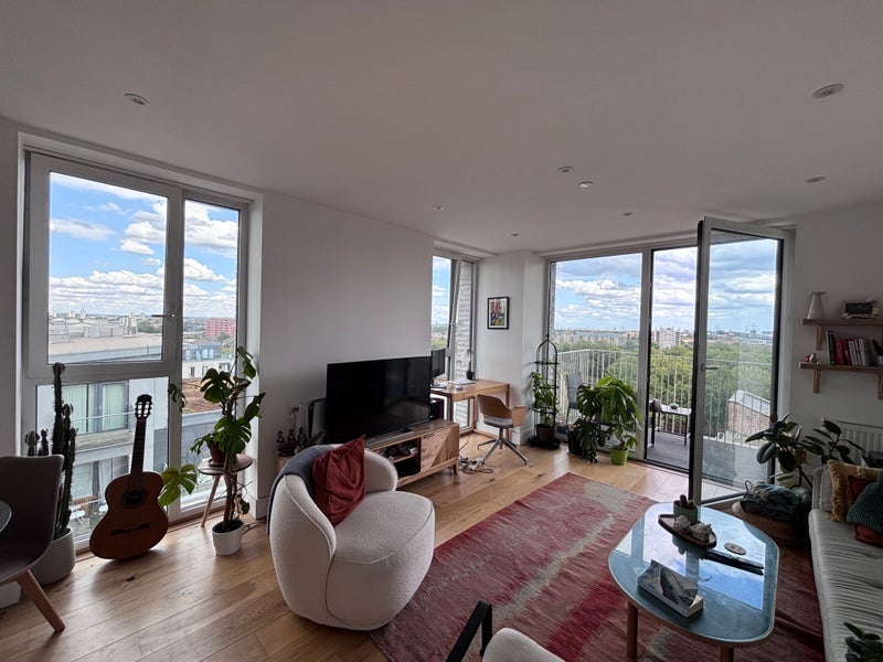 Flat Silvertown Way in Greater London