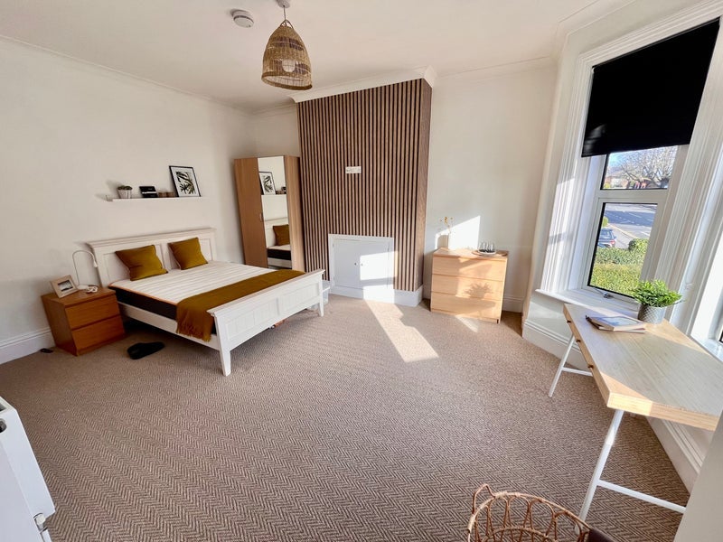 Room Longfleet Road in Poole