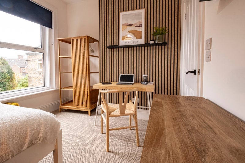 Room Longfleet Road in Poole