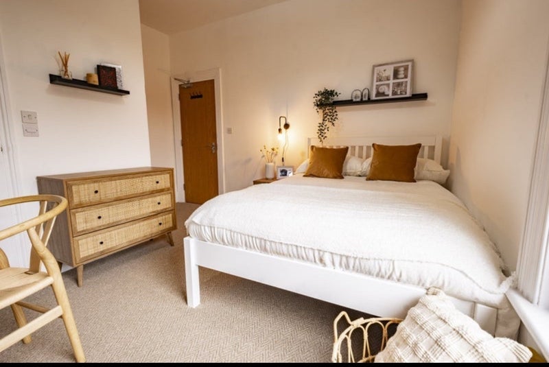 Room Longfleet Road in Poole