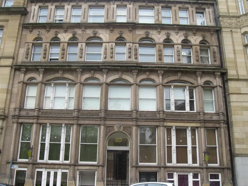 Flat Sir Thomas Street in Liverpool