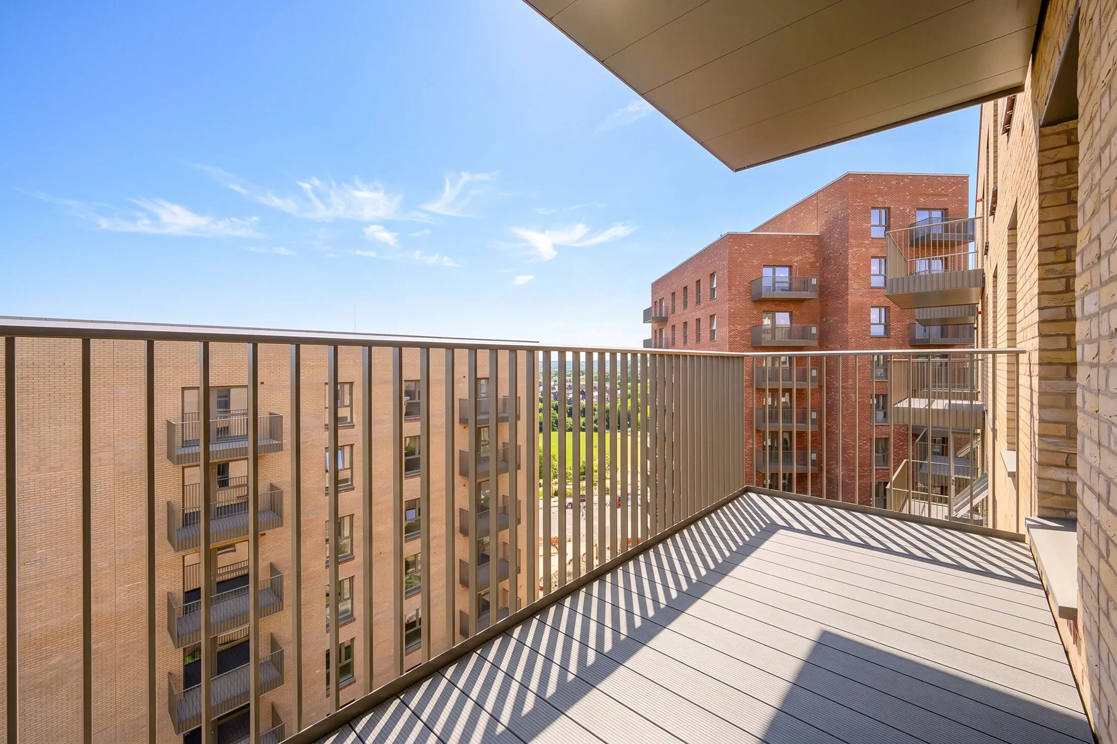 Flat Marriotts Close in Greater London