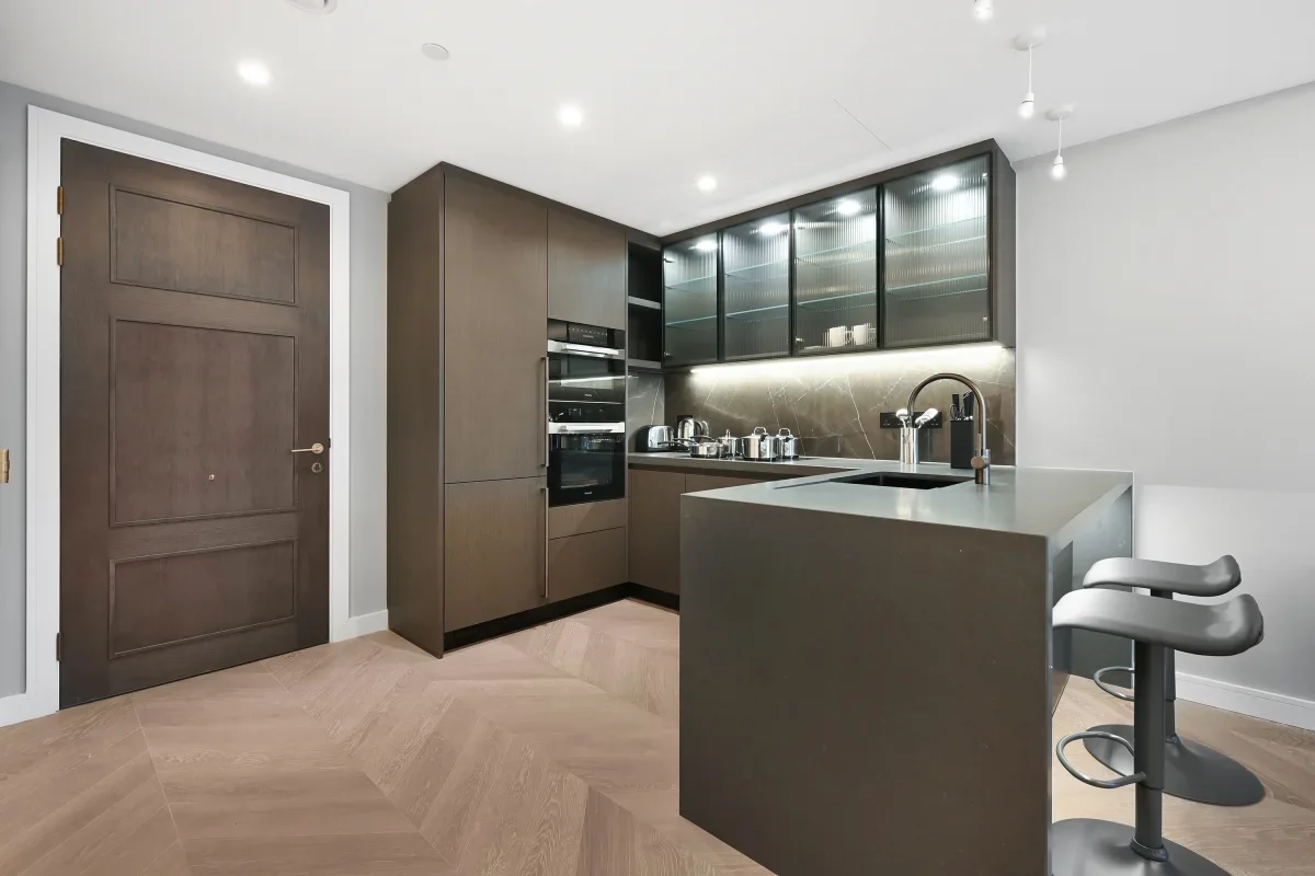 Flat Cleveland Street in Greater London
