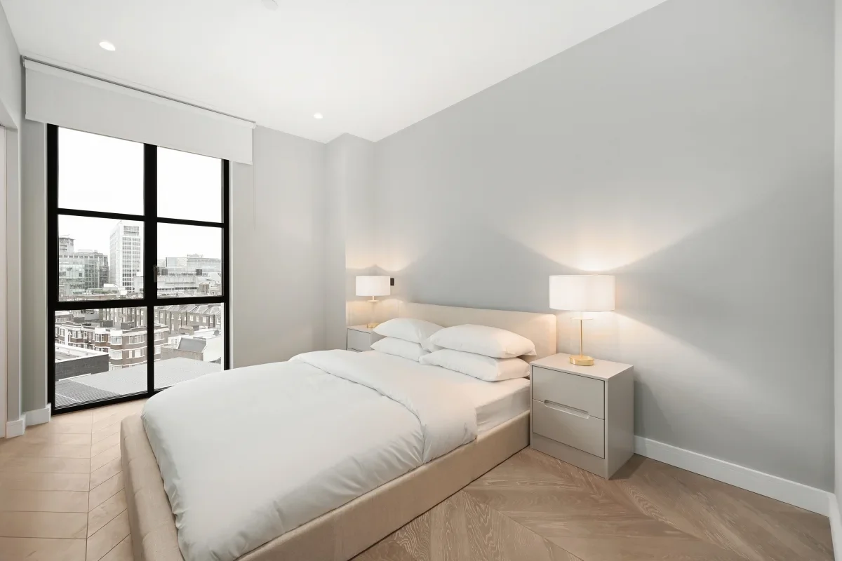 Flat Cleveland Street in Greater London