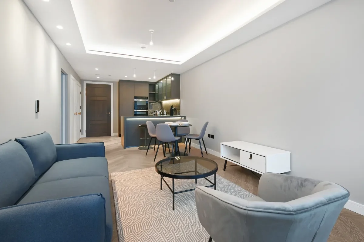 Flat Cleveland Street in Greater London