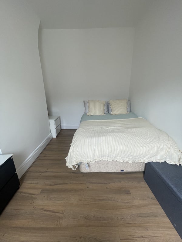 Room Dorrit Street in Liverpool