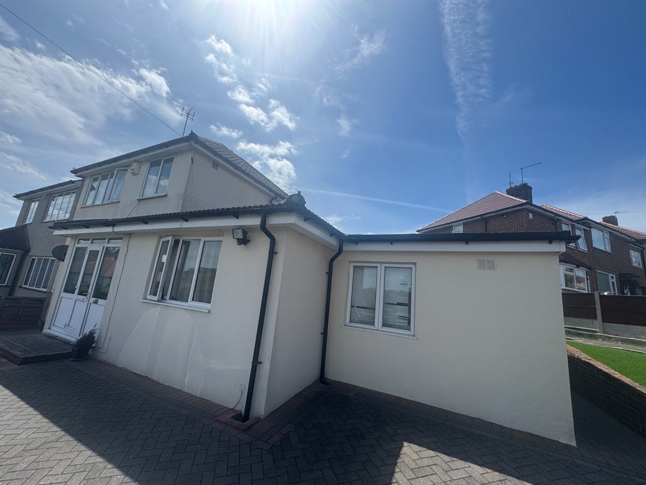 Flat Wolsey Crescent in Greater London