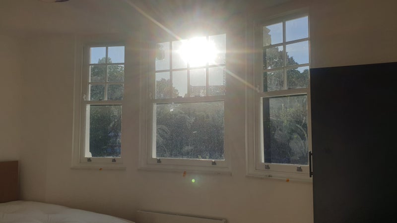 Flat Broadway in Greater London
