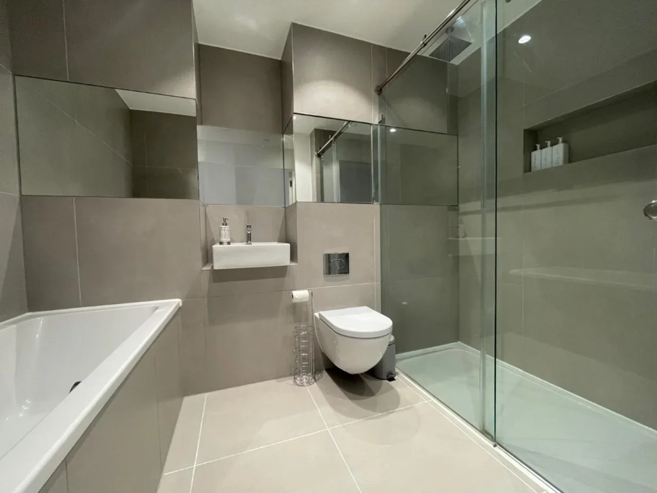Room Buckhold Road in Greater London