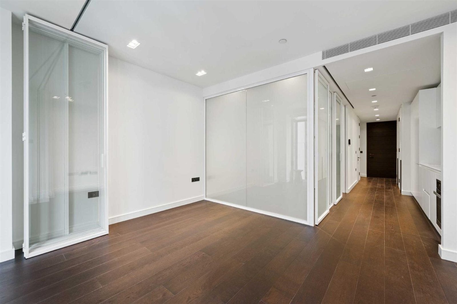 Flat York Road in Greater London