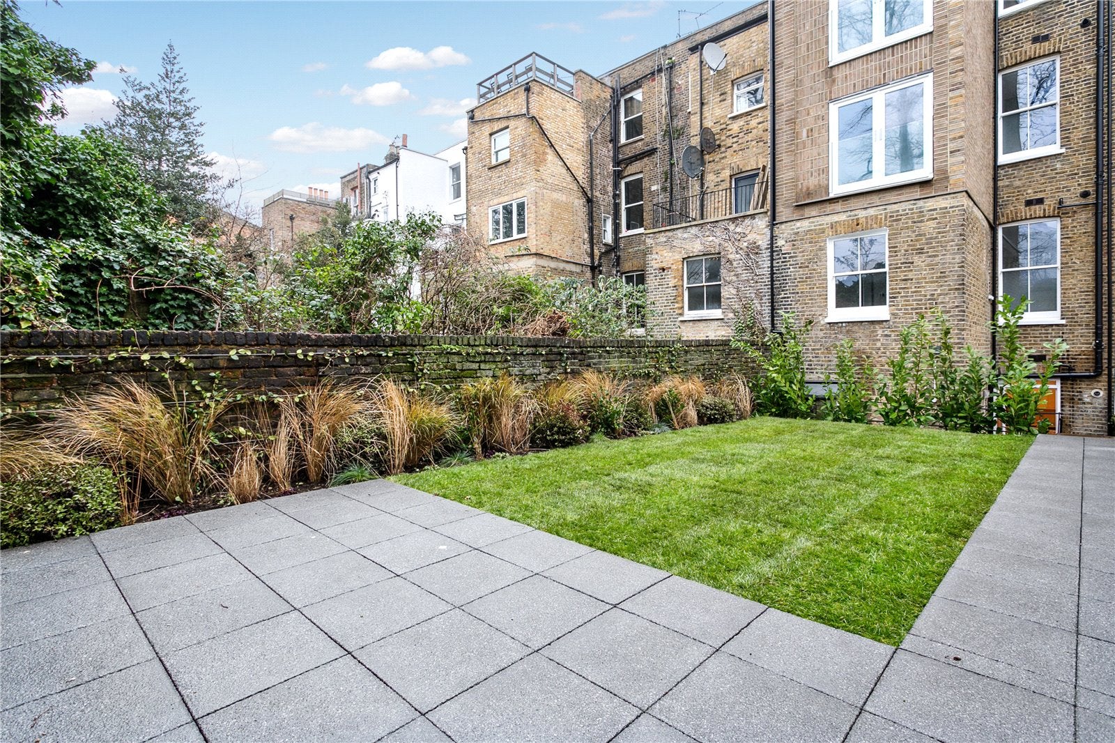Flat Finborough Road in Greater London