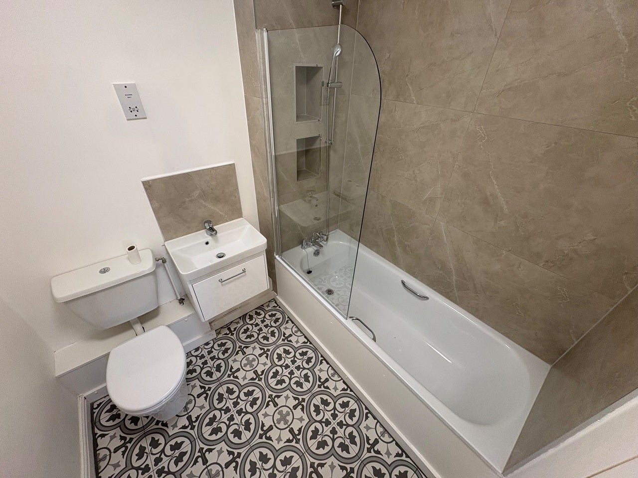 Flat Parkside Crescent in Greater London