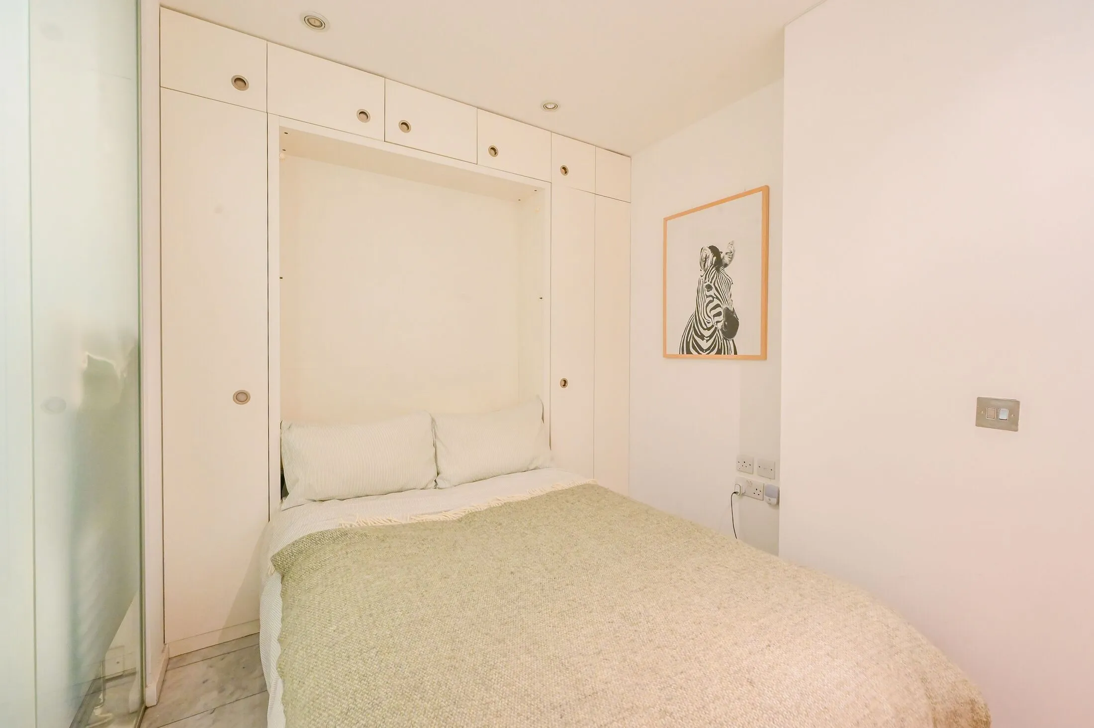Flat Fairmont Avenue in Greater London