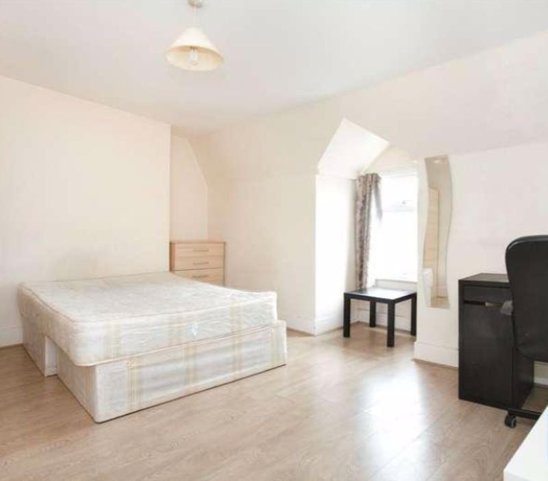 Flat Whittington Road in Greater London