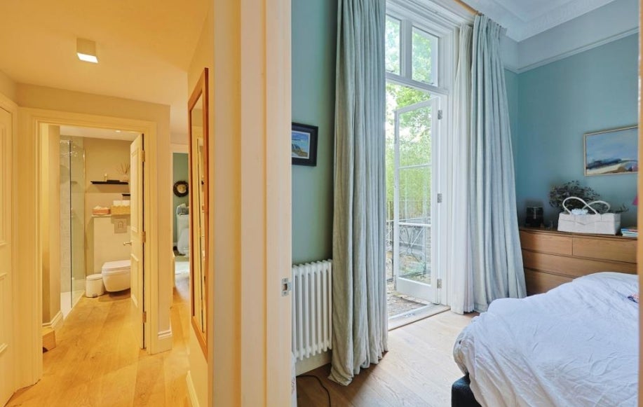 Flat Leamington Road Villas in London
