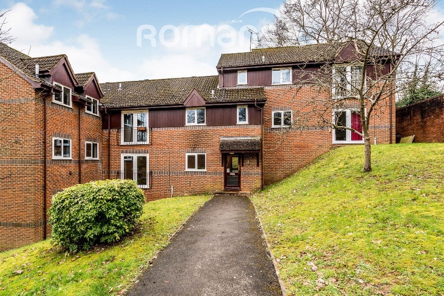 Flat Edmunds Gardens in High Wycombe