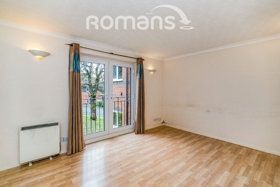 Flat Edmunds Gardens in High Wycombe