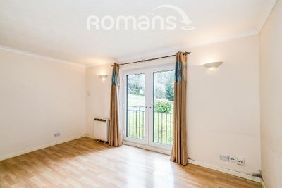 Flat Edmunds Gardens in High Wycombe