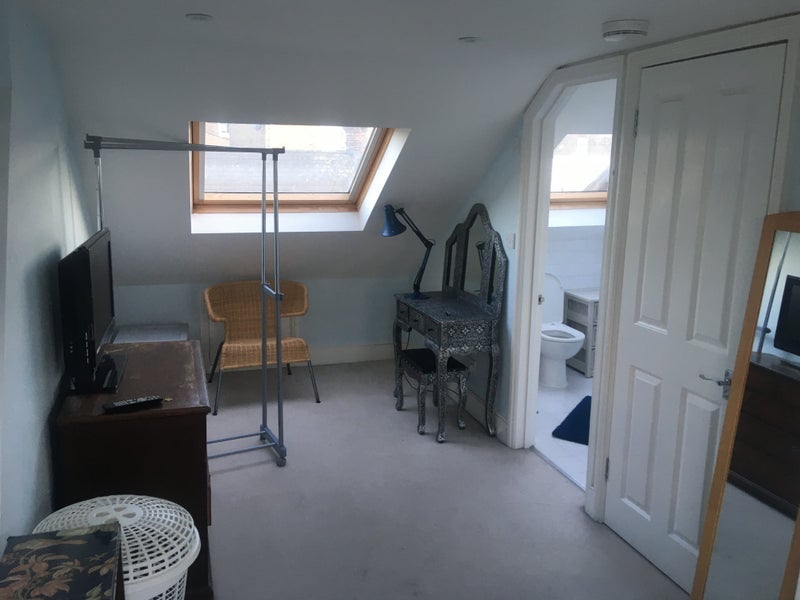 Room Mossbury Road in Greater London