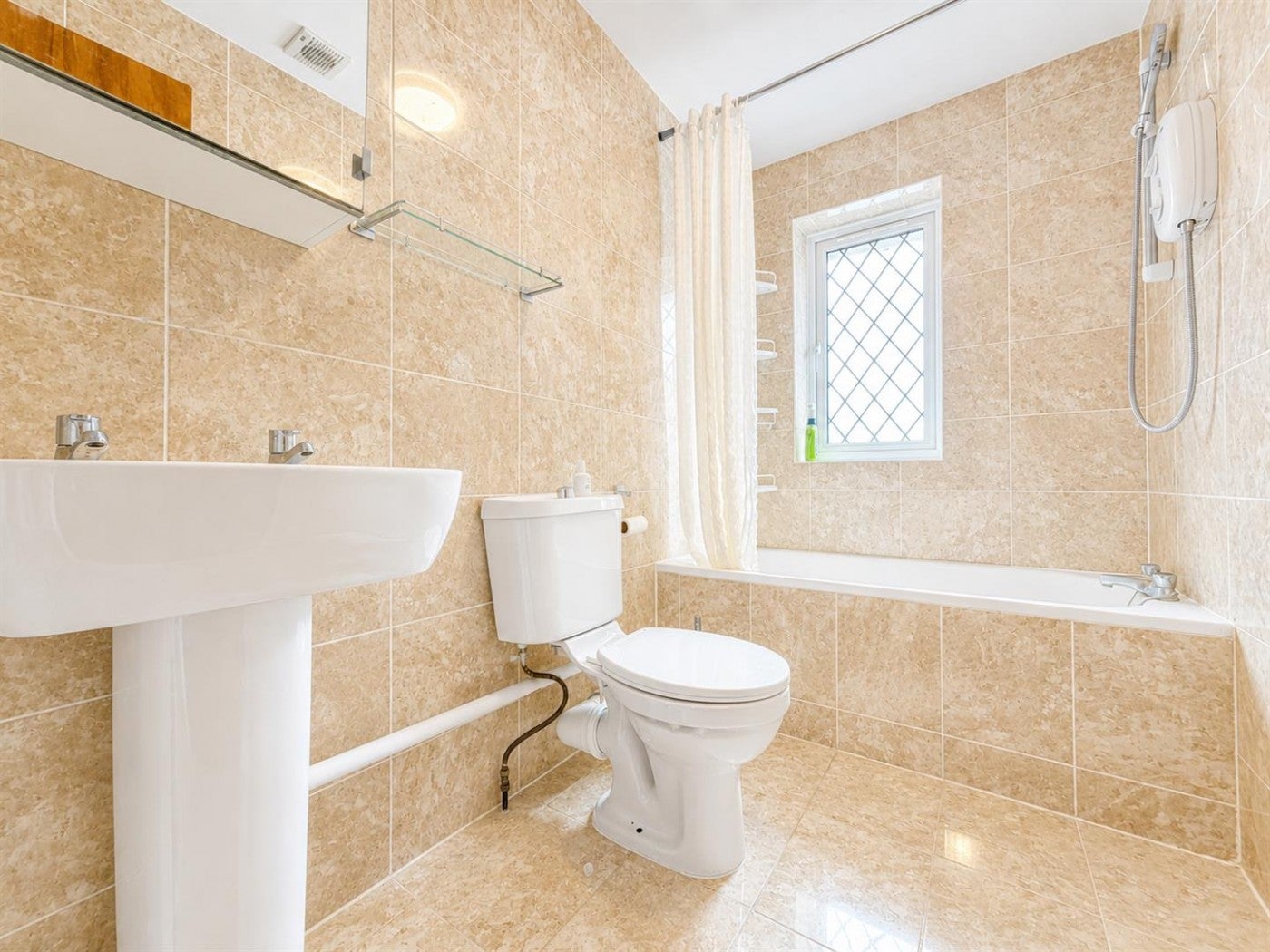 House Hawthorn Close in Greater London