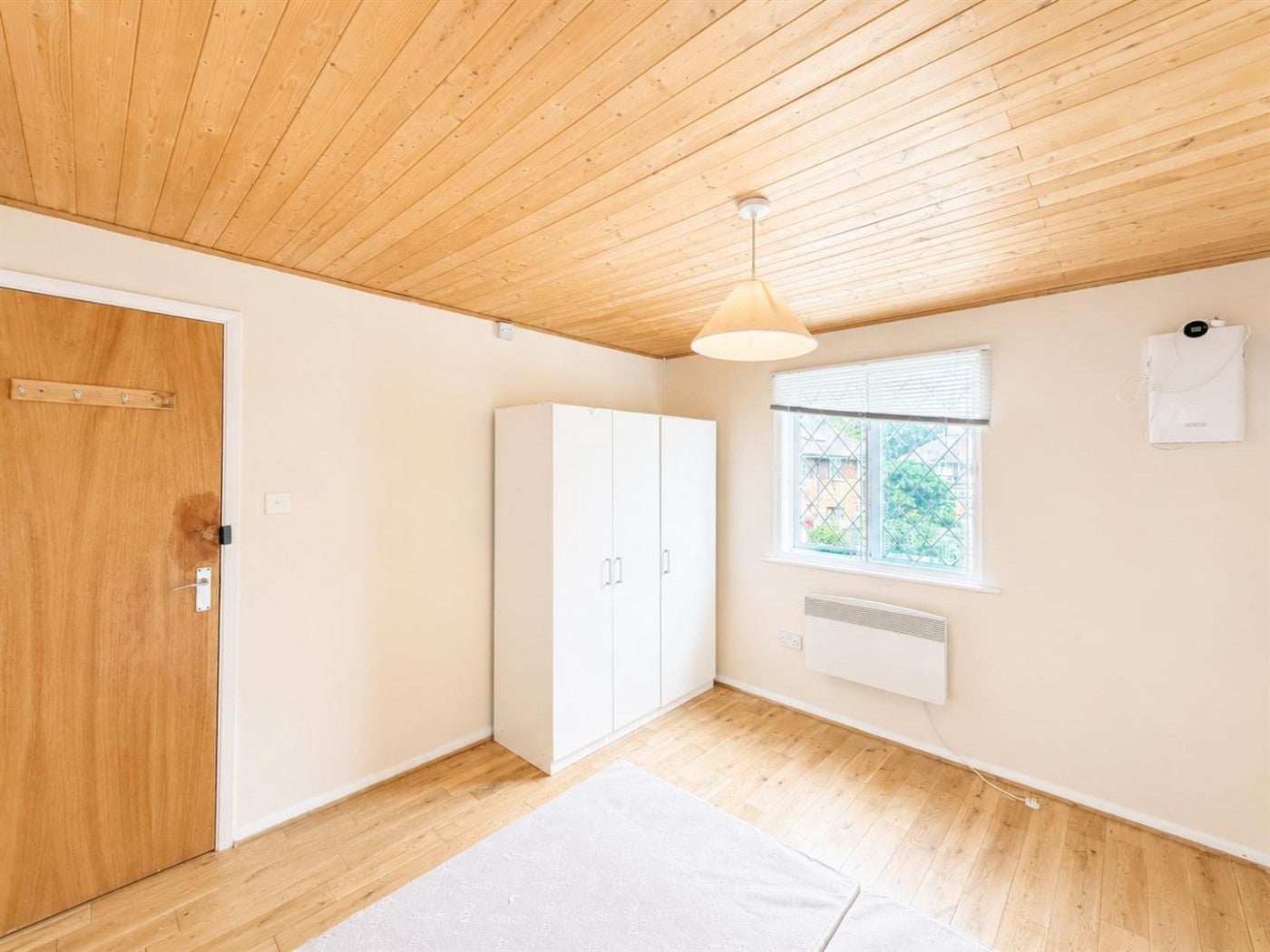 House Hawthorn Close in Greater London