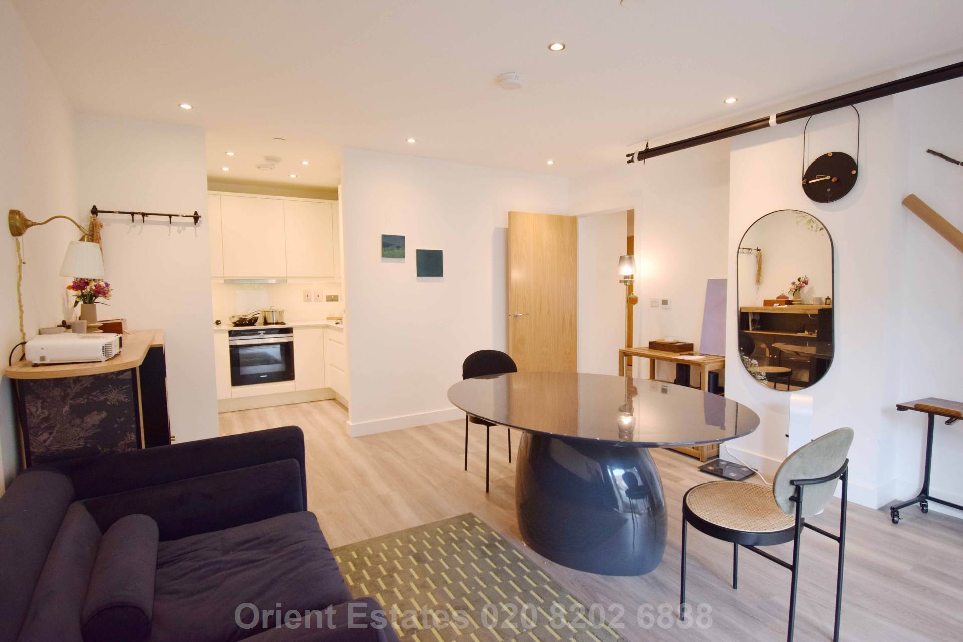 Flat Lismore Boulevard in Greater London