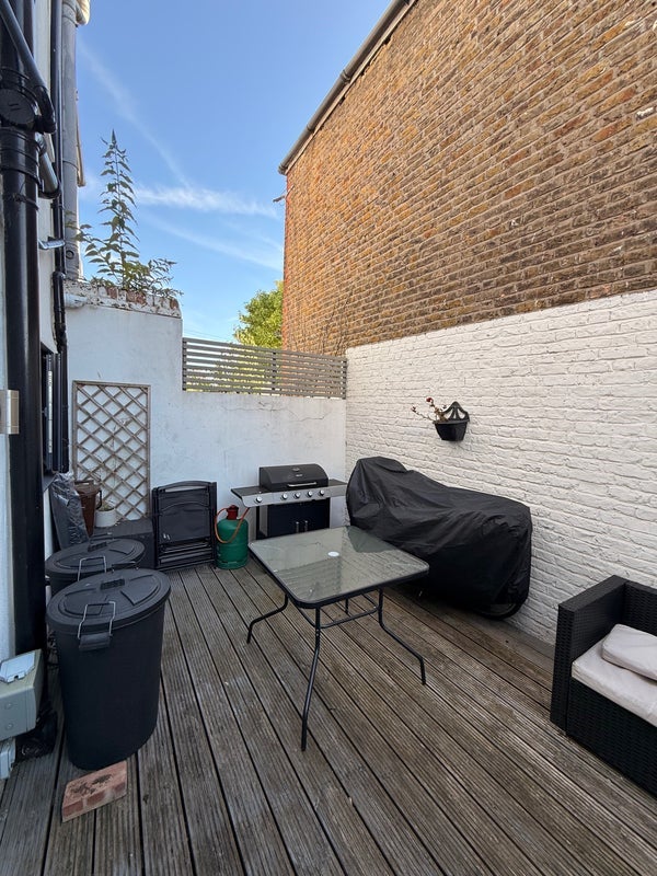 Room Bickersteth Road in Greater London