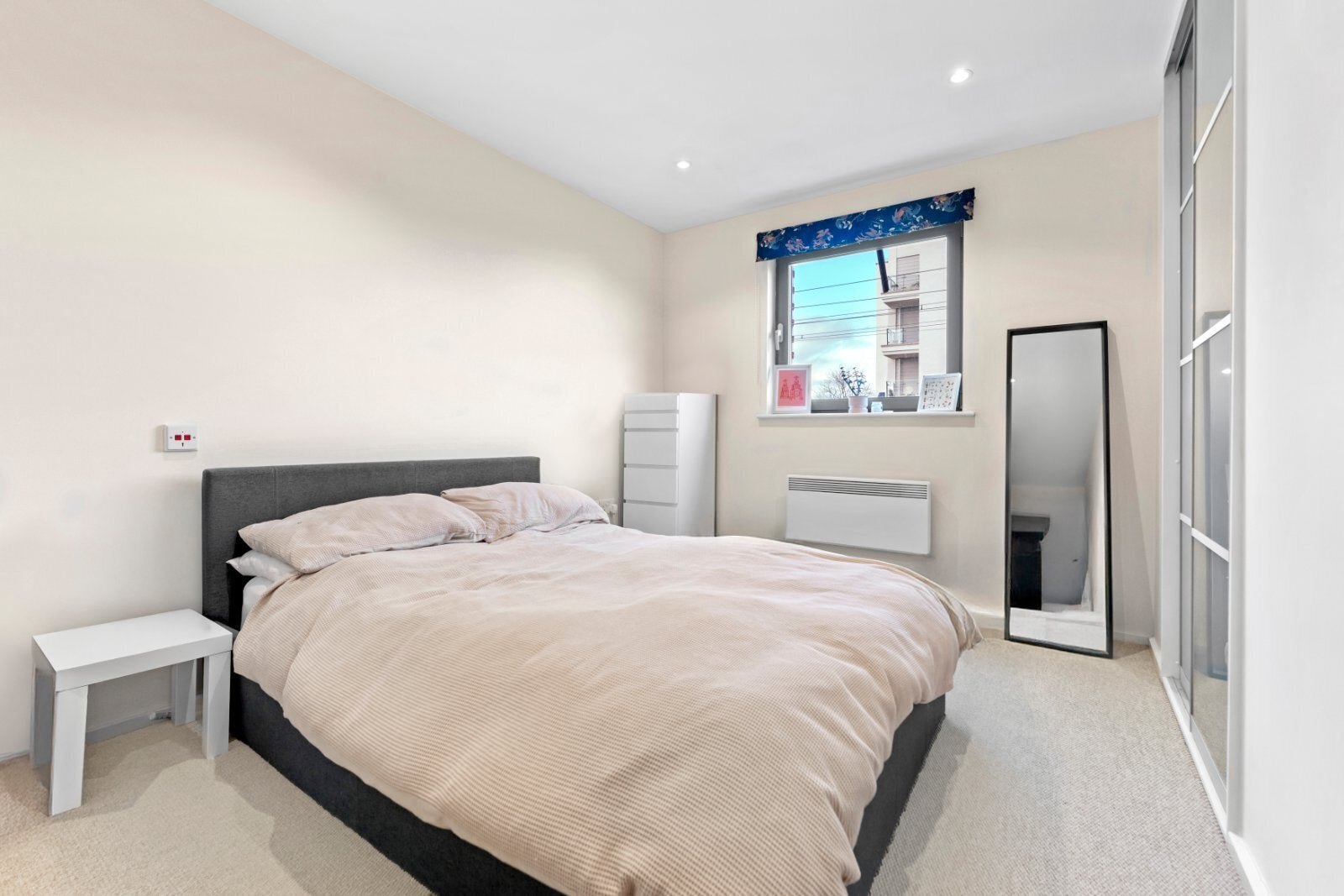 Flat Devonport Street in Greater London