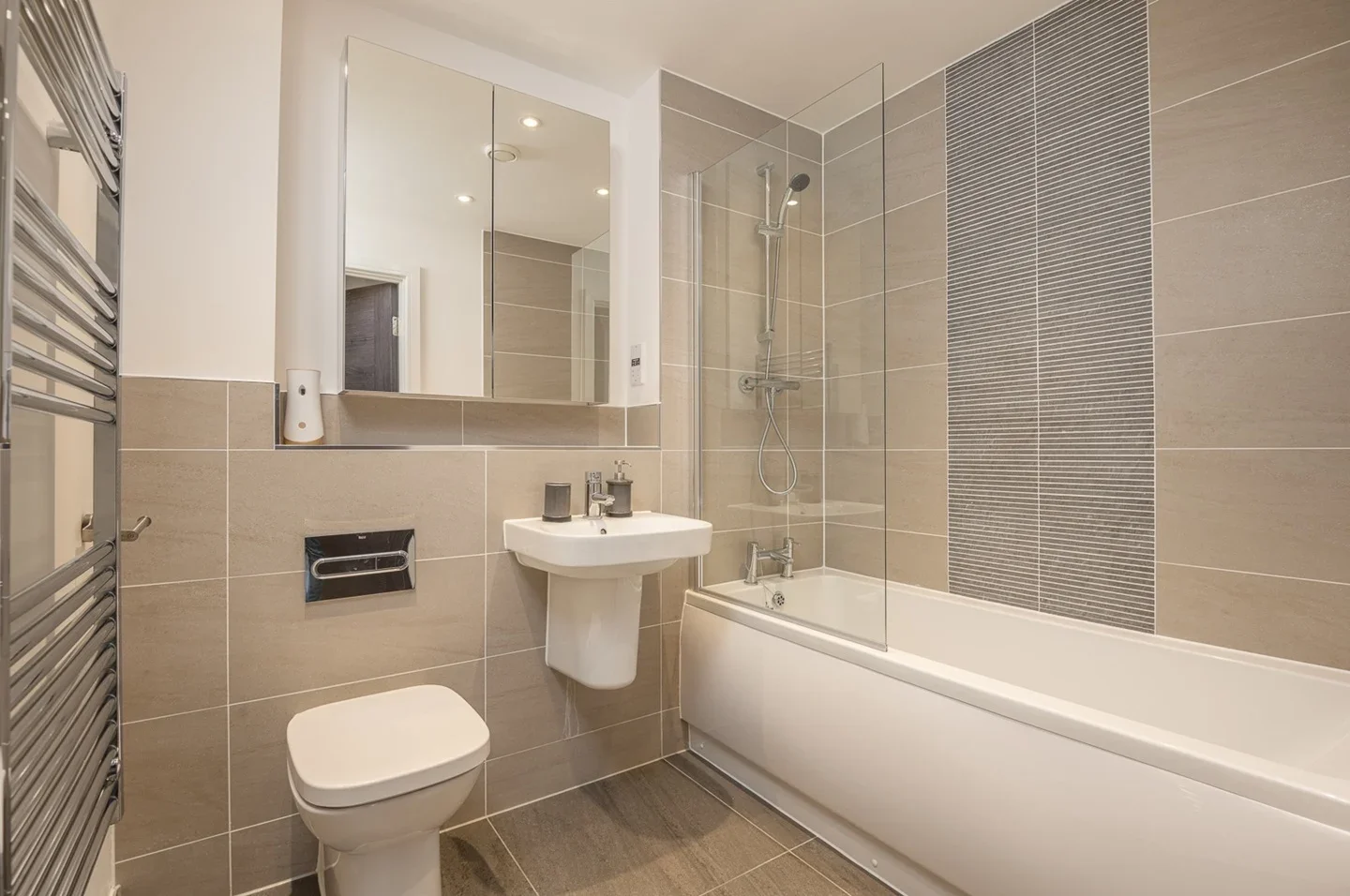 Room Holmesley Road in Hertsmere
