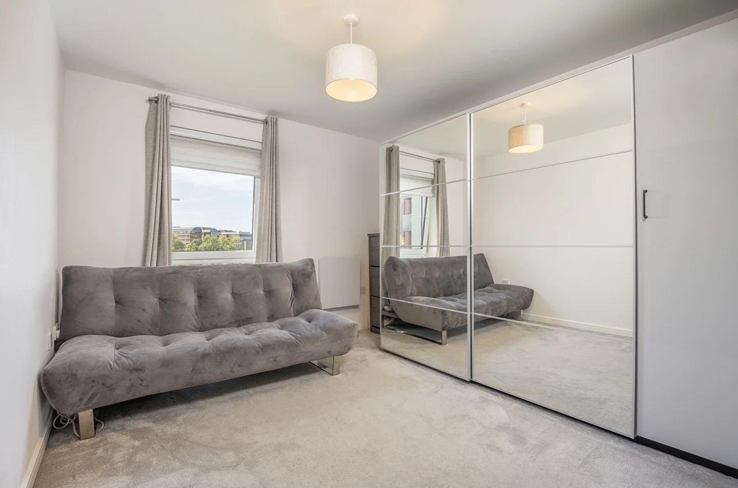 Room Holmesley Road in Hertsmere
