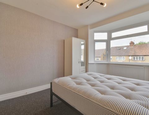Room Whippendell Road in Watford