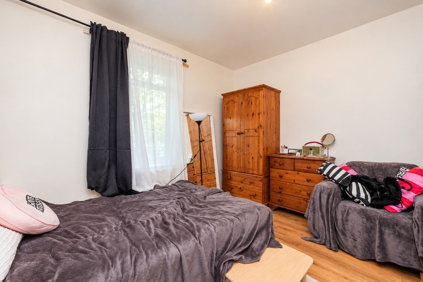 Flat Canonbury Crescent in Greater London
