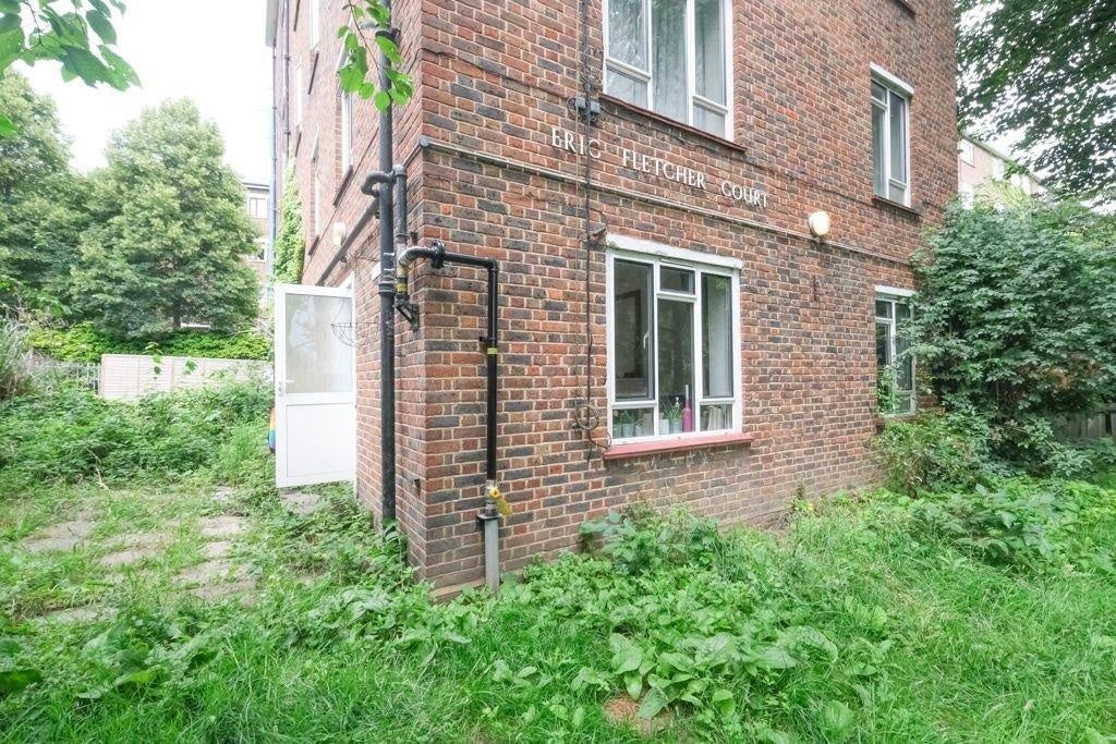 Flat Canonbury Crescent in Greater London