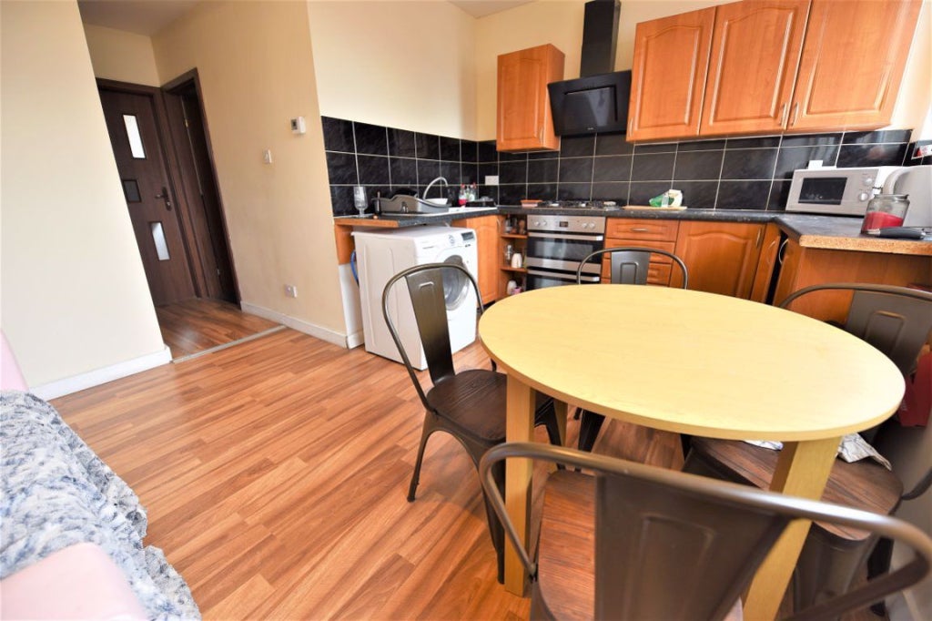 Flat Ebberston Terrace in Leeds