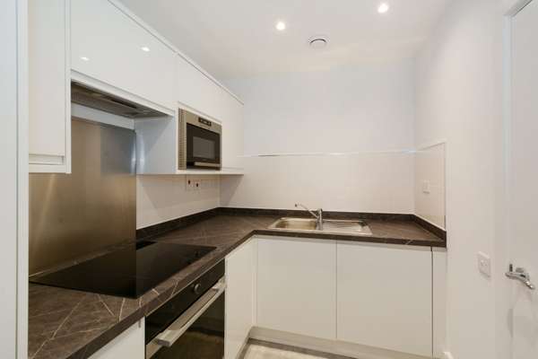 Flat Pickard Street in Greater London