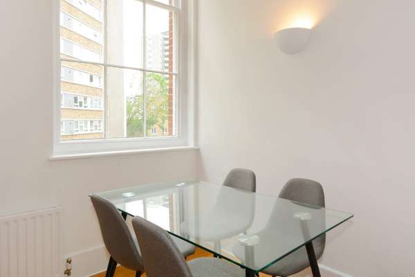 Flat Pickard Street in Greater London