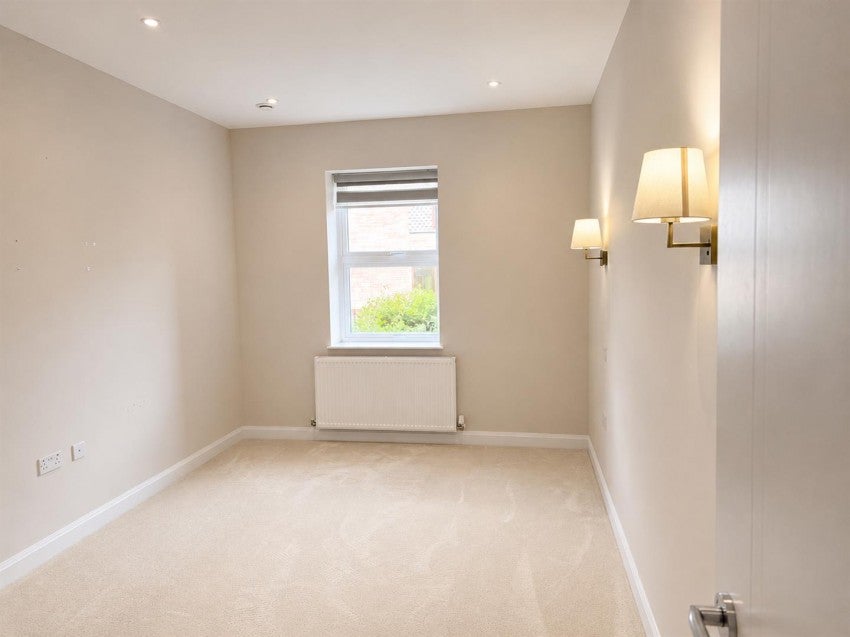 Flat Cottis Lane in Epping Forest
