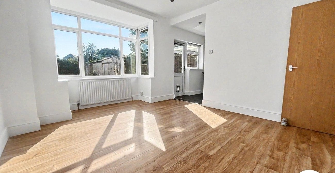 Flat Stanham Road in Dartford