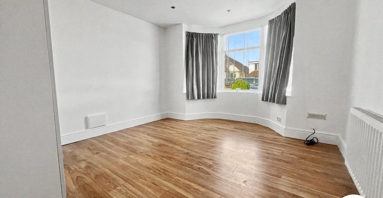 Flat Stanham Road in Dartford