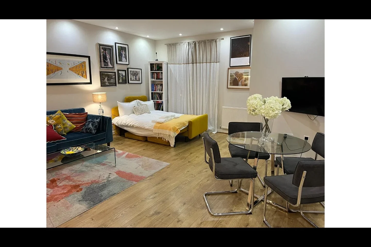 Flat Gibson Road in Greater London