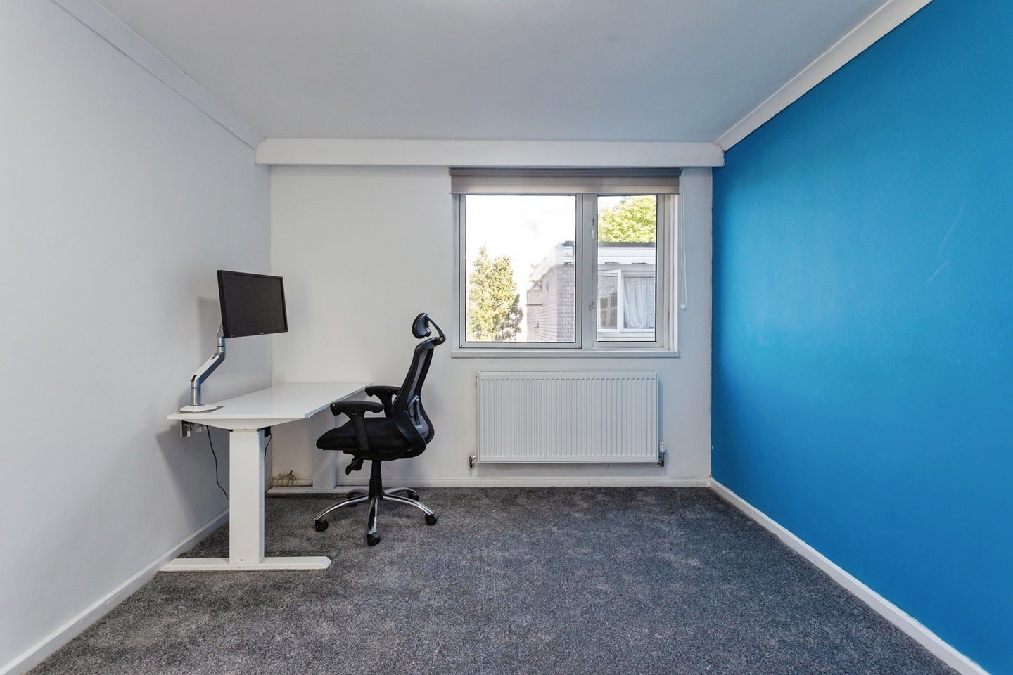 Flat Hazeldene Drive in Greater London