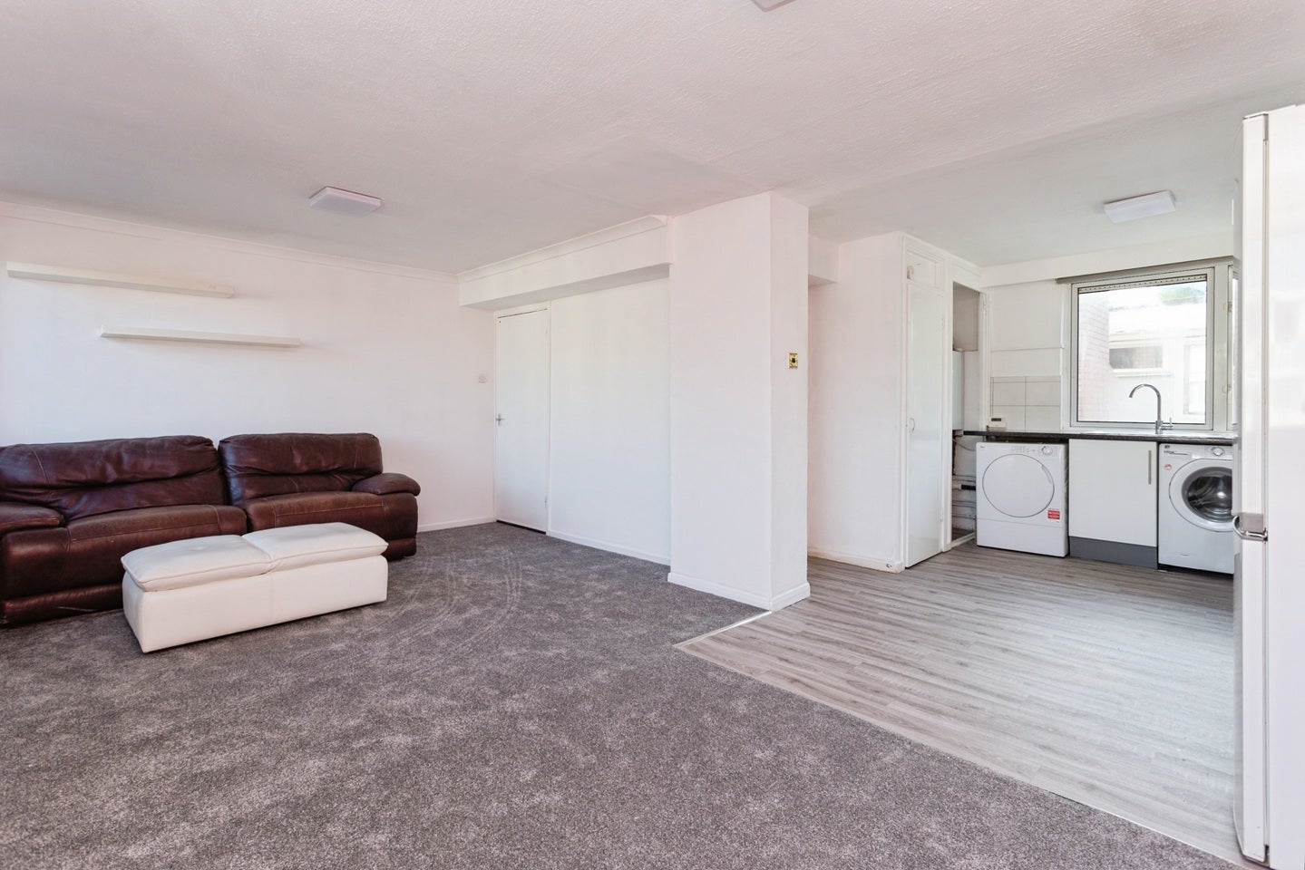 Flat Hazeldene Drive in Greater London
