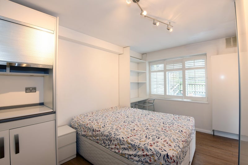 Flat Alwyne Square in Greater London
