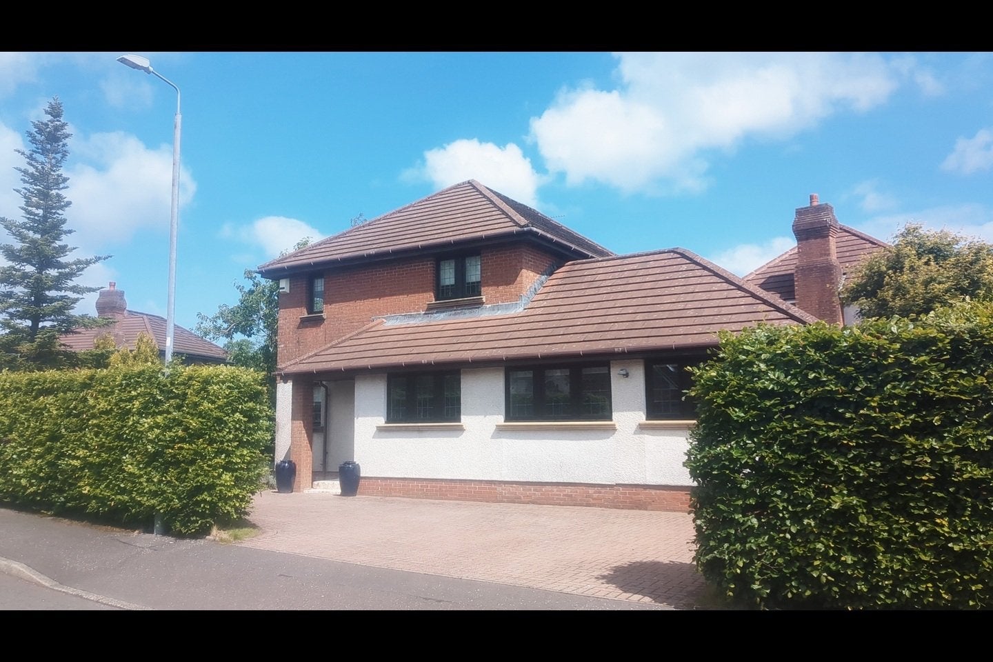House Barnhill Drive in Newton Mearns
