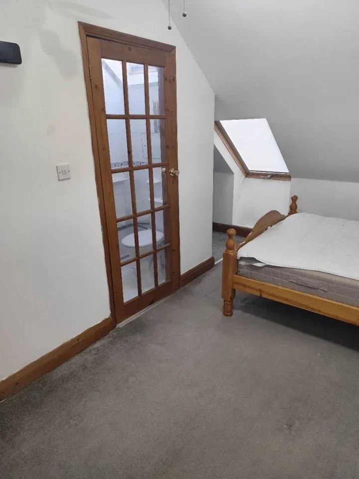 Room Limpsfield Avenue in Greater London