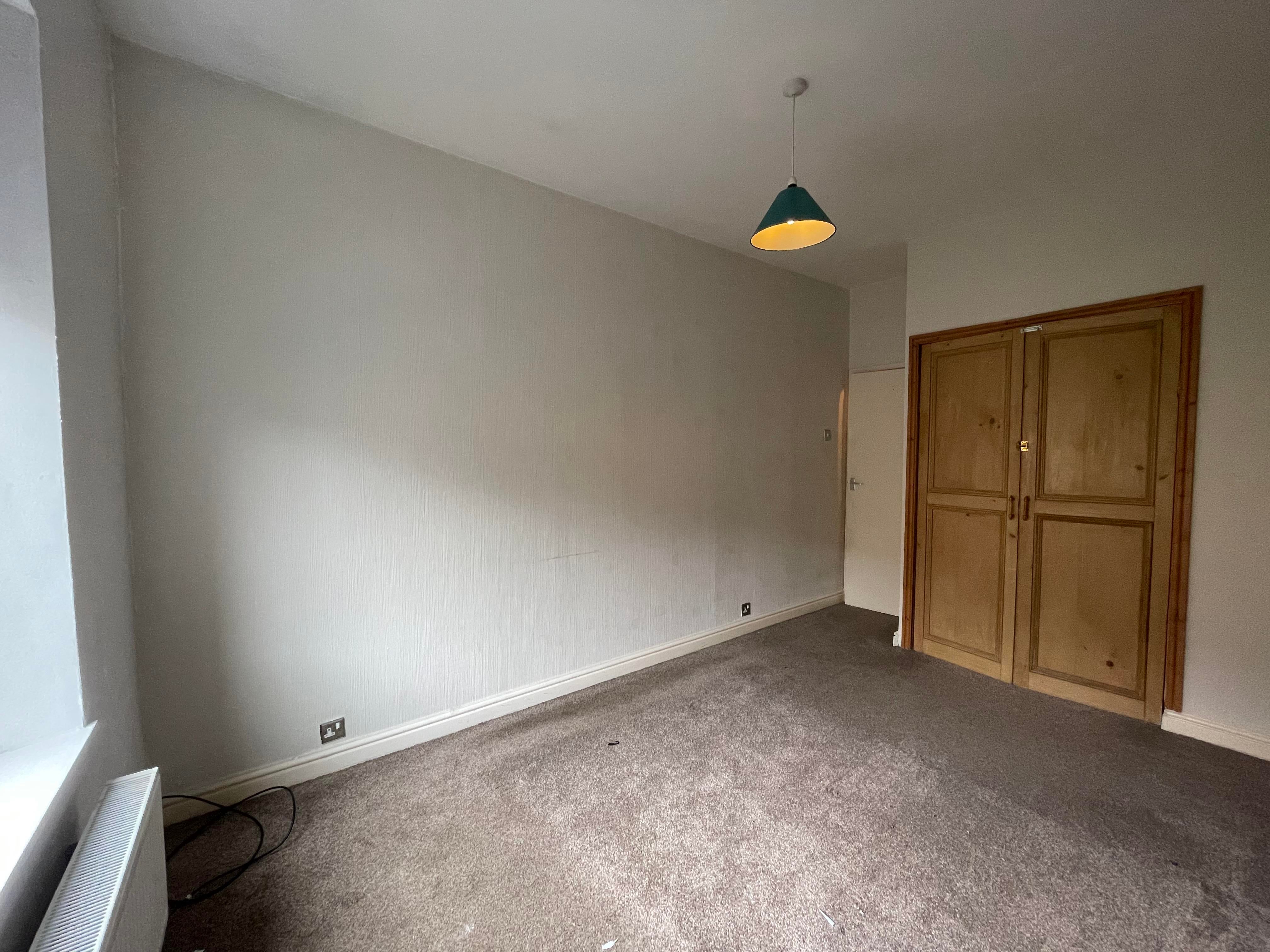 Flat Ewart Place in Bradford