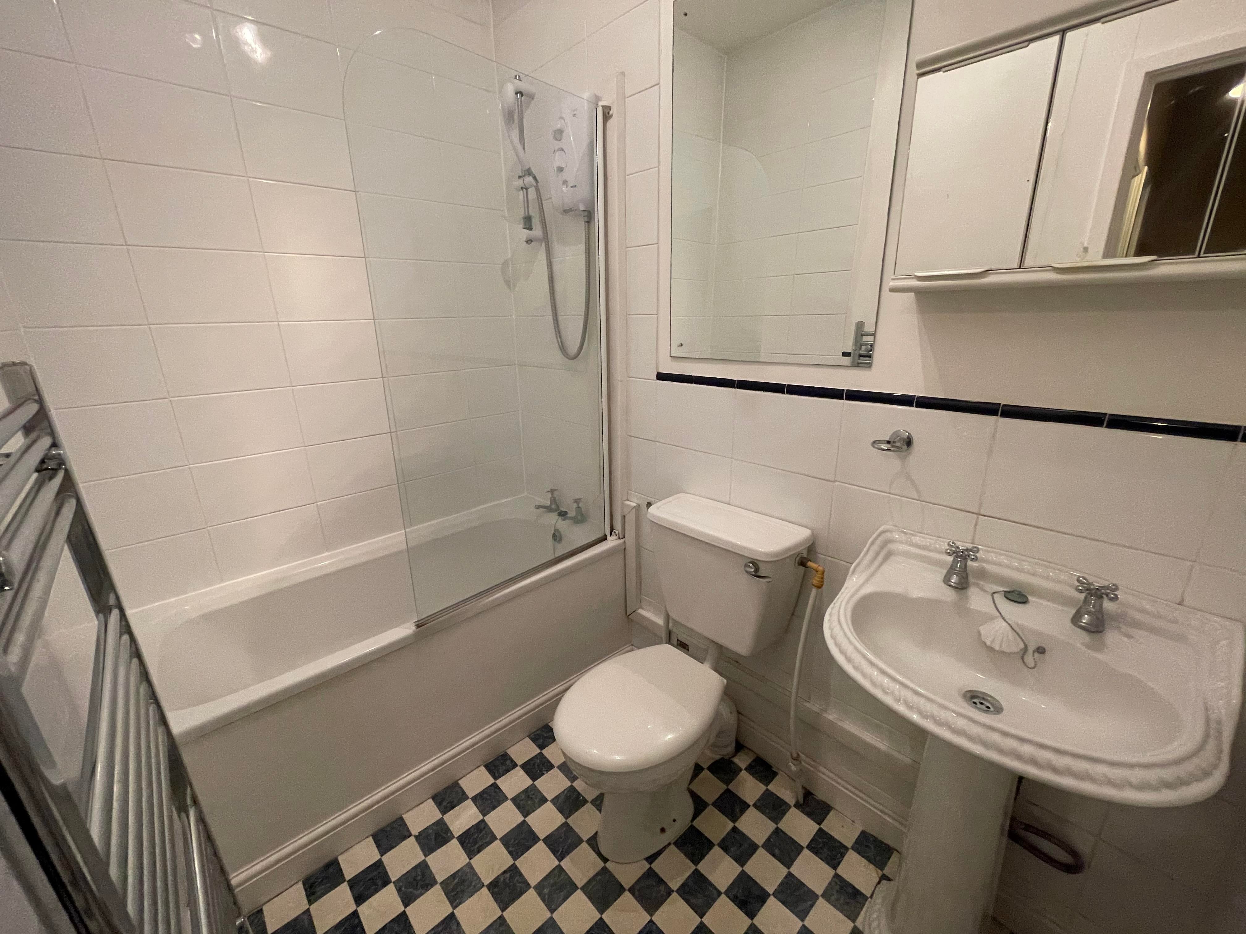 Flat Ewart Place in Bradford